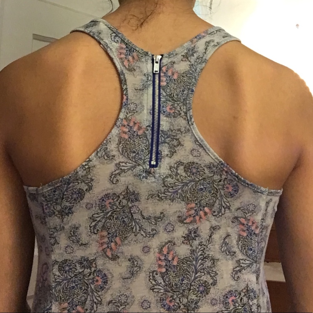 Patterned top - Picture 2 of 3